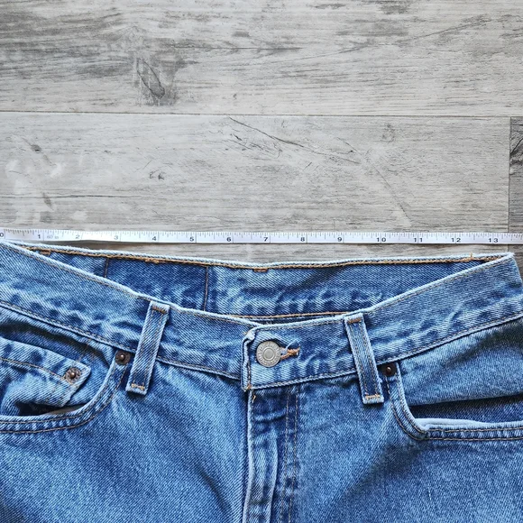 Vintage Levi's 550s - Picture 7 of 12